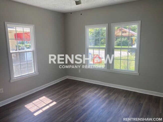 Building Photo - Charming, Updated 3/1 Glenview Home Now Av...