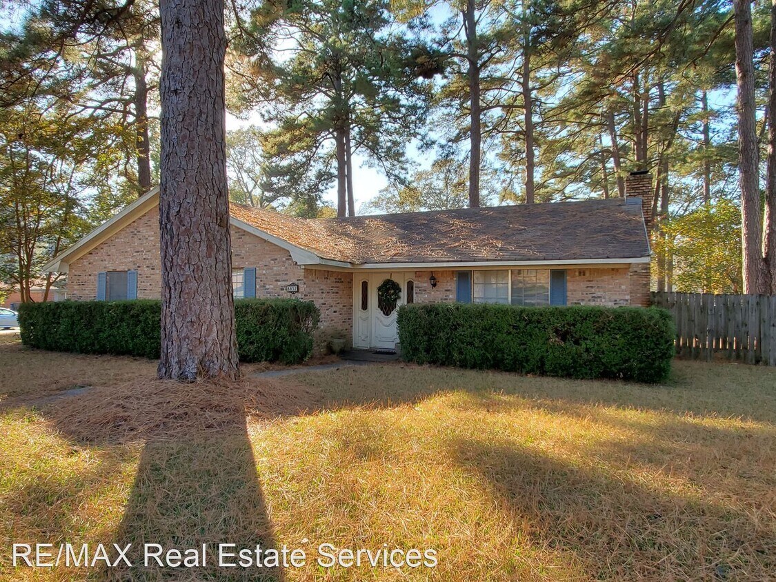 Primary Photo - 4 br, 2.5 bath House - 8852 St Clair Street