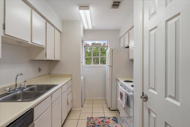 Foto del edificio - 6903 Deatonhill Dr