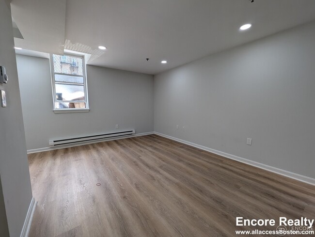 Building Photo - 32 Queensberry St