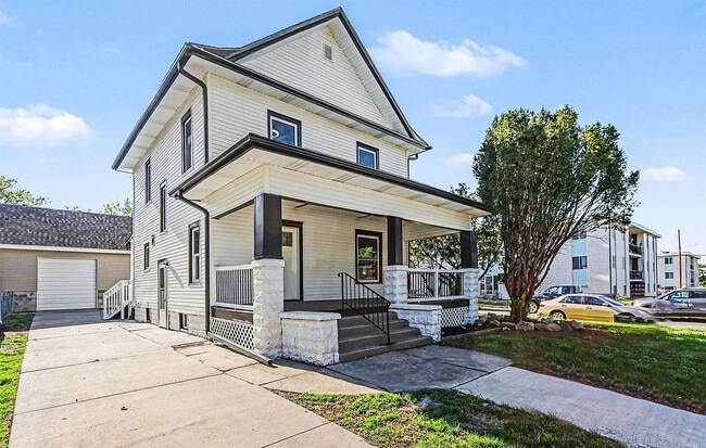 Building Photo - 1341 N 45th St