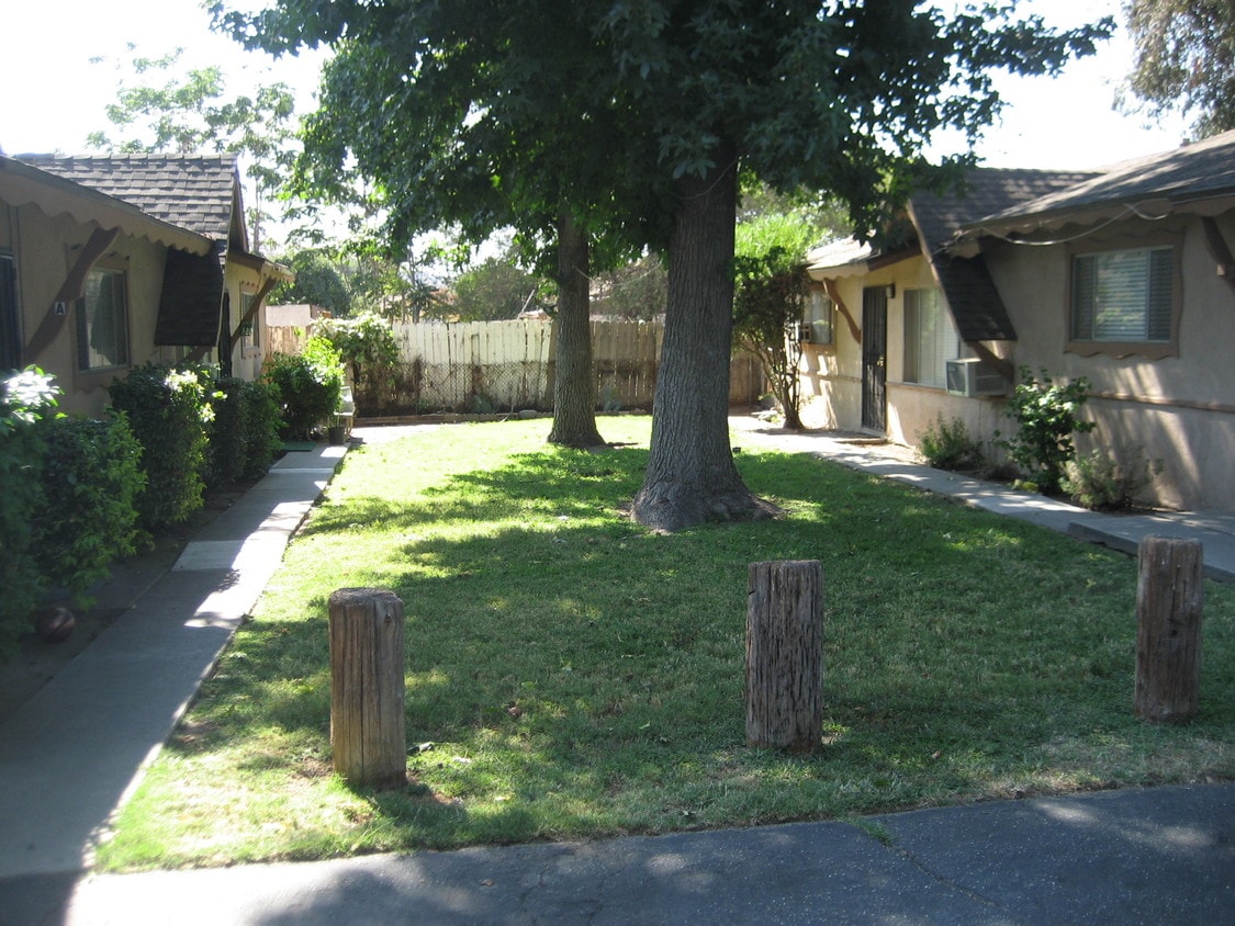 Primary Photo - 1251 W Grand Ave