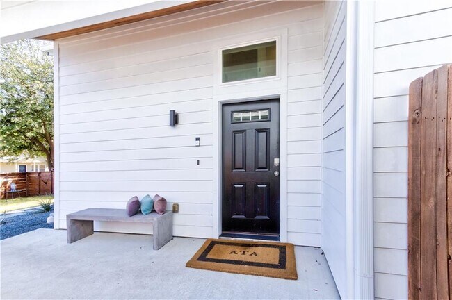 Foto del edificio - 2715 Zaragosa St