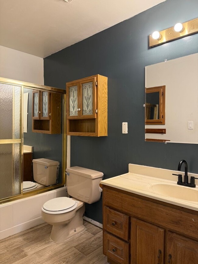 Building Photo - 2 bedroom 1 bathroom
