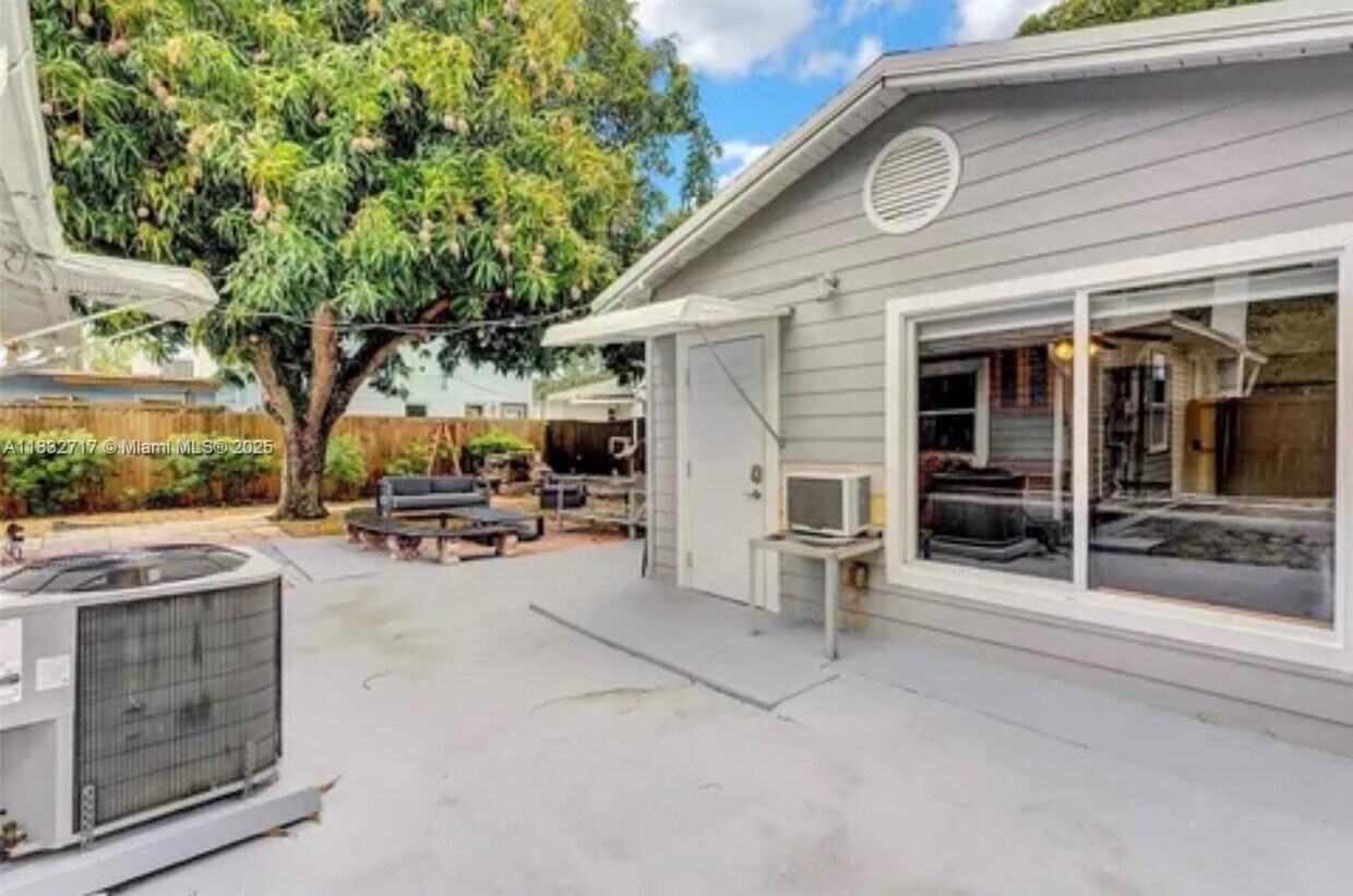 Foto principal - 107 SW 2nd Ave
