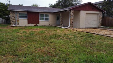 Building Photo - 15915 Sea Pines Dr