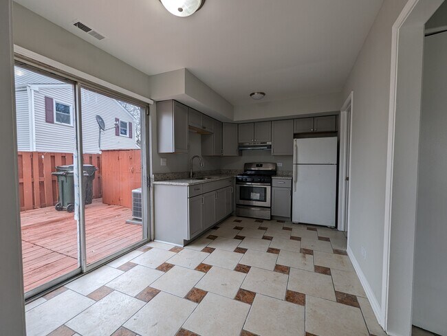 Building Photo - 1806 Jamestown Cir