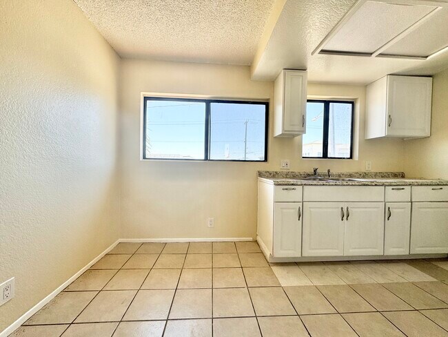 Foto del edificio - 4081 Rosecrans Ave