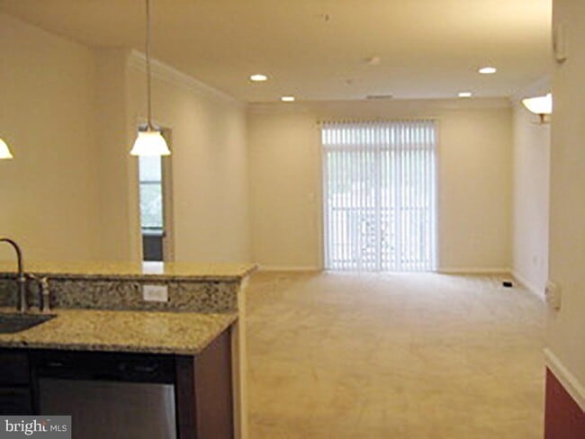Building Photo - 350 W Elm St