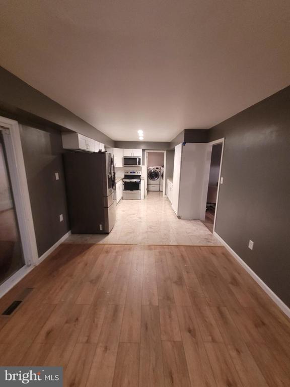 Building Photo - 12 Hasting Ln