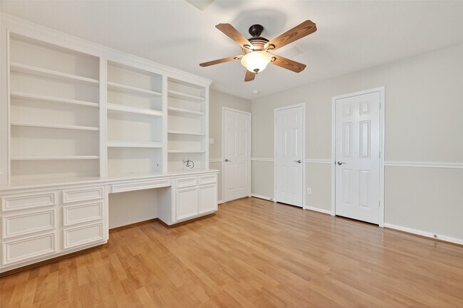 Foto del edificio - 10827 Oak Bayou Ln