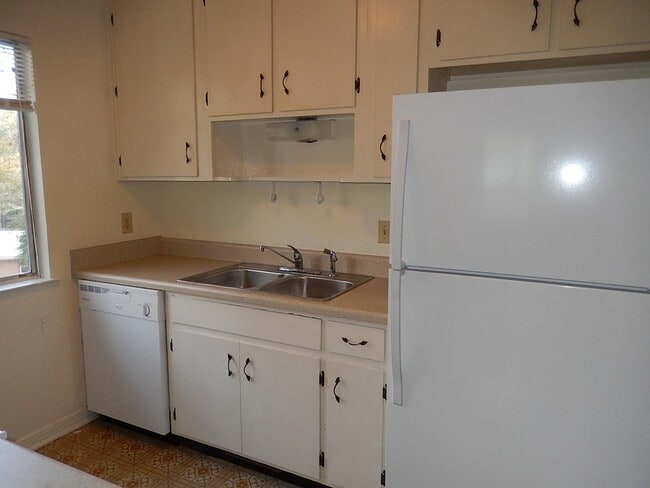 Building Photo - 1802 Salmon Dr