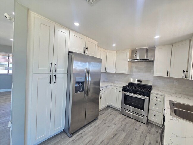 Building Photo - 8472 Underwood Ave