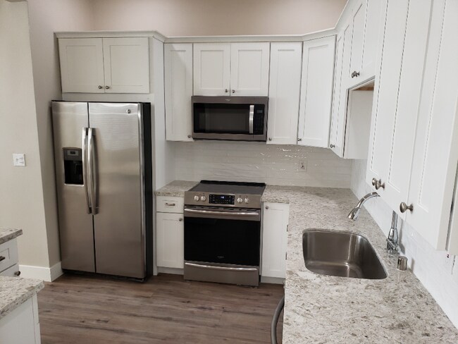 Foto del edificio - 105 E 5th St