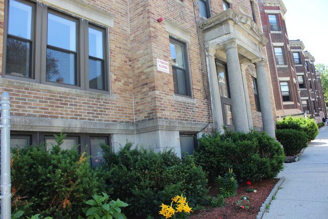 Building Photo - Commerce Apartments