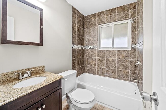 Foto del edificio - 15726 Poplar St