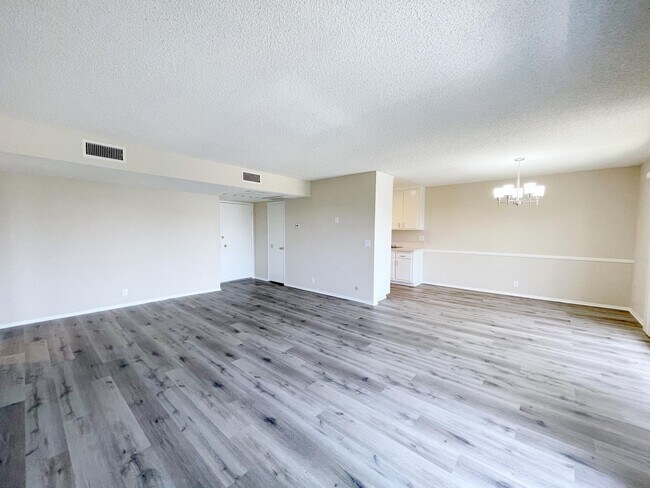 Foto del edificio - 366 S Mentor Ave