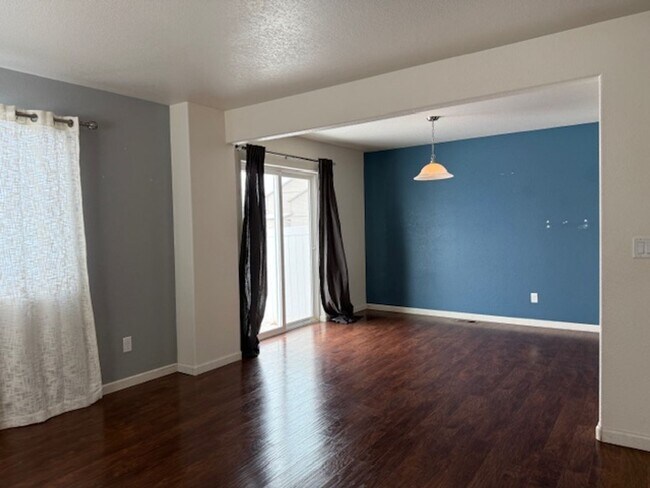Foto del edificio - House For Lease