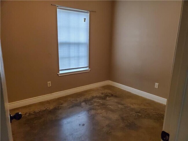 Building Photo - 145 Westfields Cr