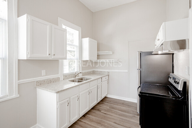 Building Photo - 1029 32nd St