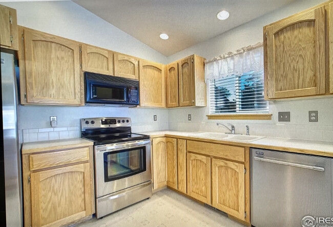 Stainless steal appliances - 462 Radiant Dr