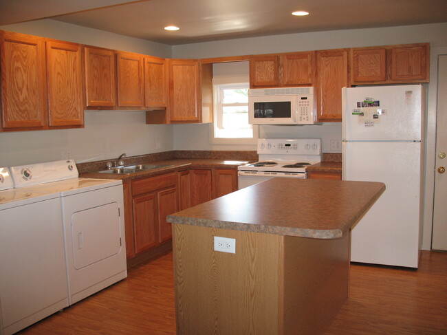 Kitchen - 1308 W Green St