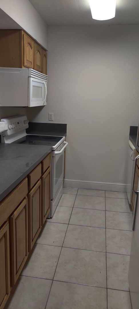 Foto del edificio - Ground floor 2 bedroom condo