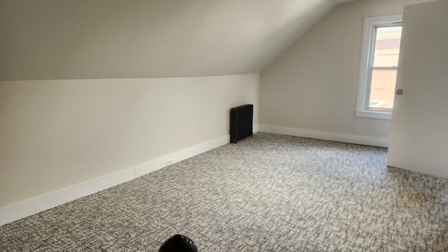 Building Photo - 152 Forest St