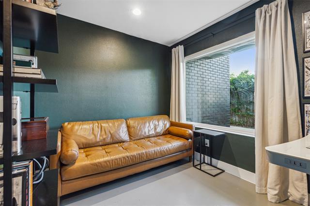 Building Photo - 4640 Munger Ave