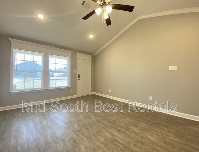 Building Photo - 105 Sparrow Rd