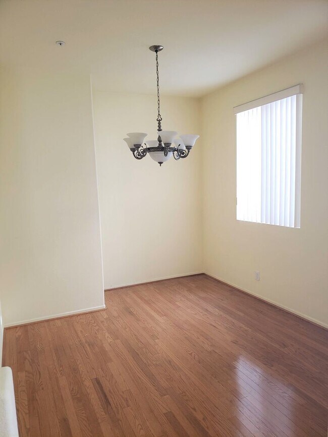 Foto del edificio - ***COMING SOON***SPACIOUS 4 BEDROOM | 3 BA...