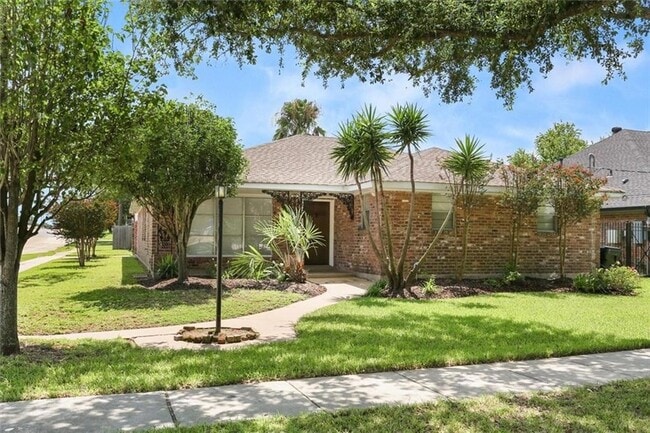Building Photo - 6151 Charlotte Dr