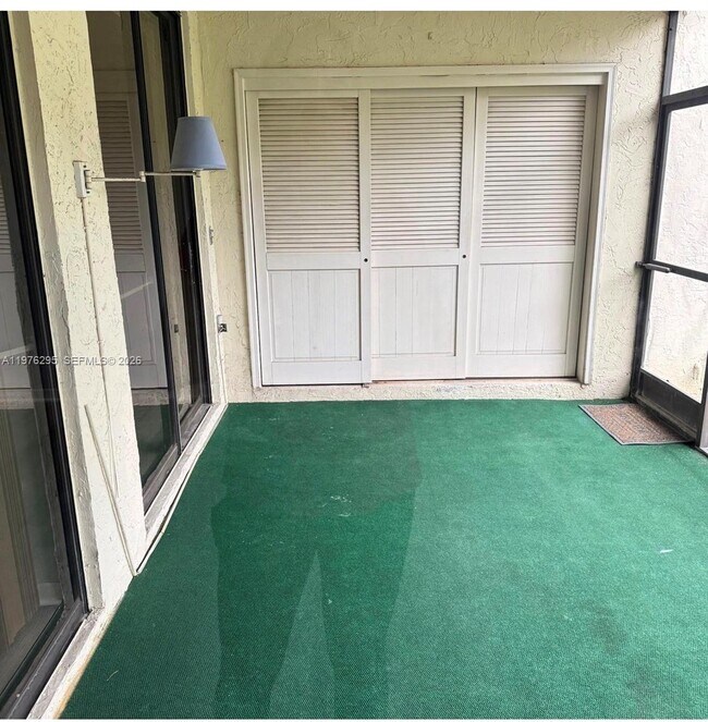 Foto del edificio - 2590 Carambola Cir N