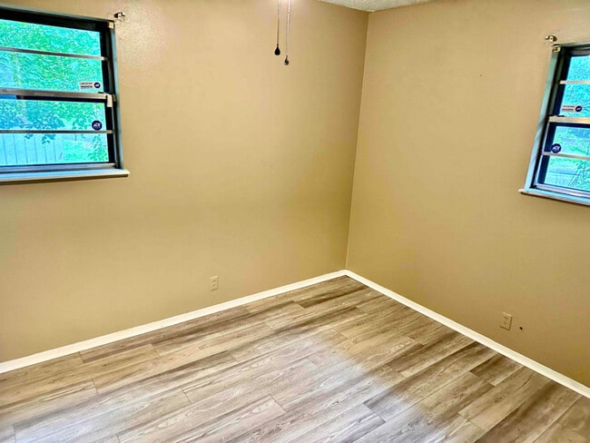 Building Photo - 508 Mustang Dr