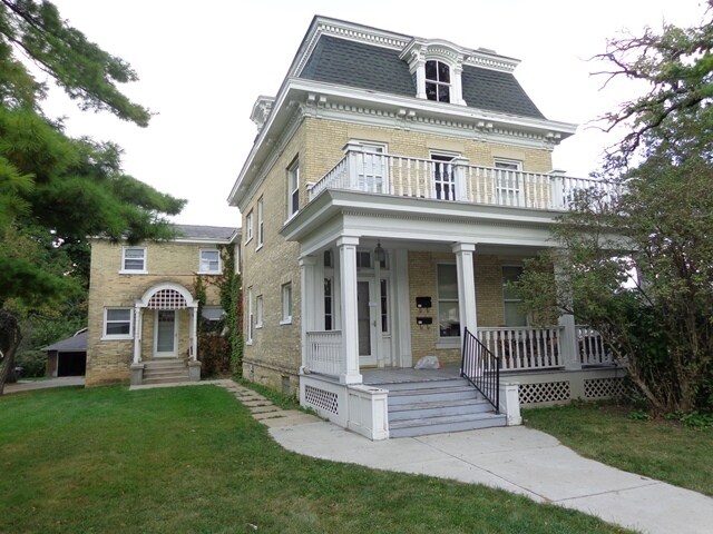 Foto principal - 504 W Main St
