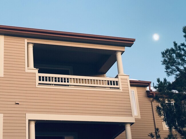 Foto del edificio - SW Littleton Top Floor Condo with Mountain Views!