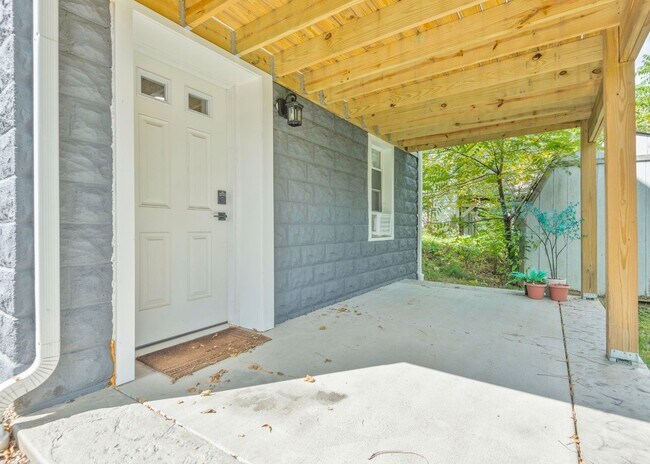 Foto del edificio - Sweet and Updated Bungalow in Ellwood City...
