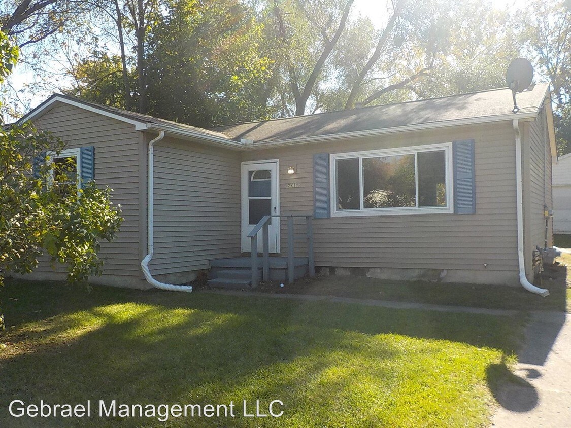 Primary Photo - 2710 E Pierson Rd