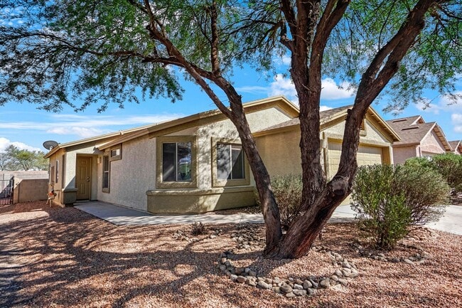 Building Photo - 4663 S Valley Rd