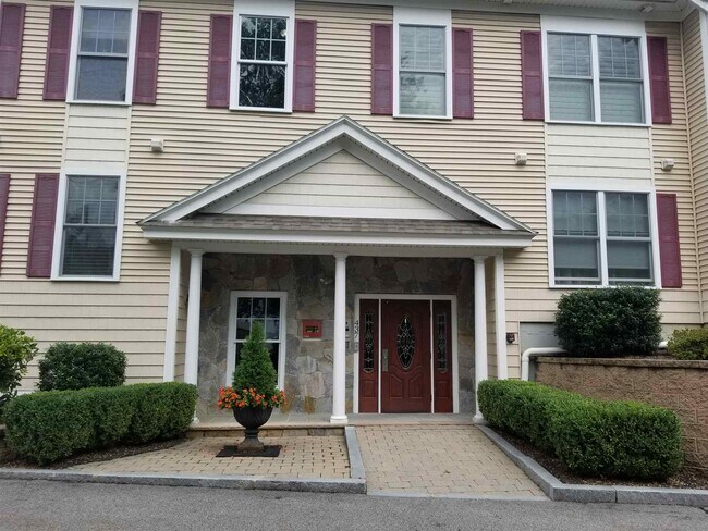 Building Photo - 437 Winnacunnet Rd