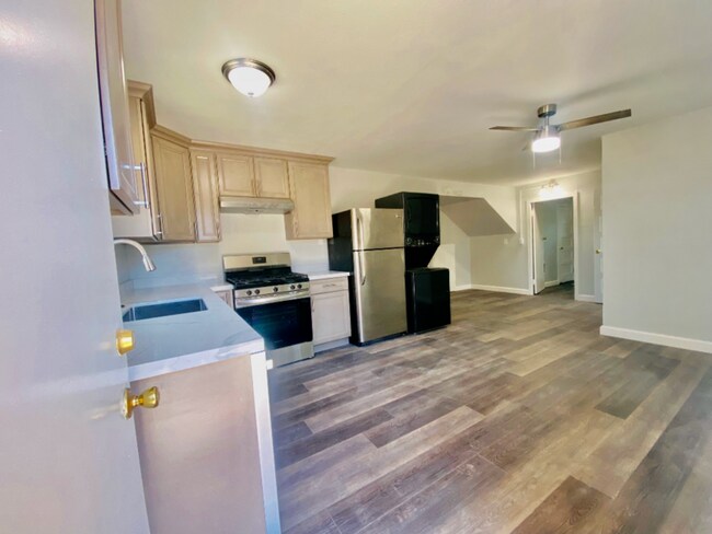 Foto del edificio - 1140 1/2 West St