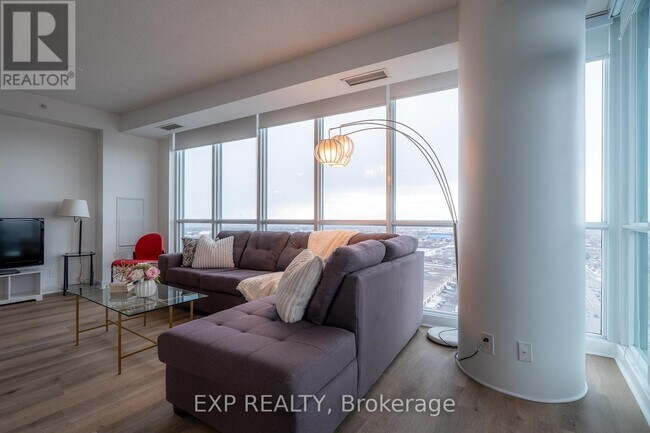 Photo du bâtiment - 3985-3985 Grand Park Dr