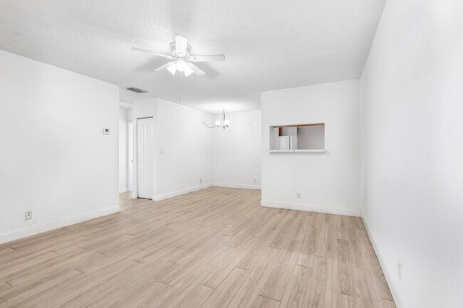 Foto del edificio - 2646 Riverside Dr