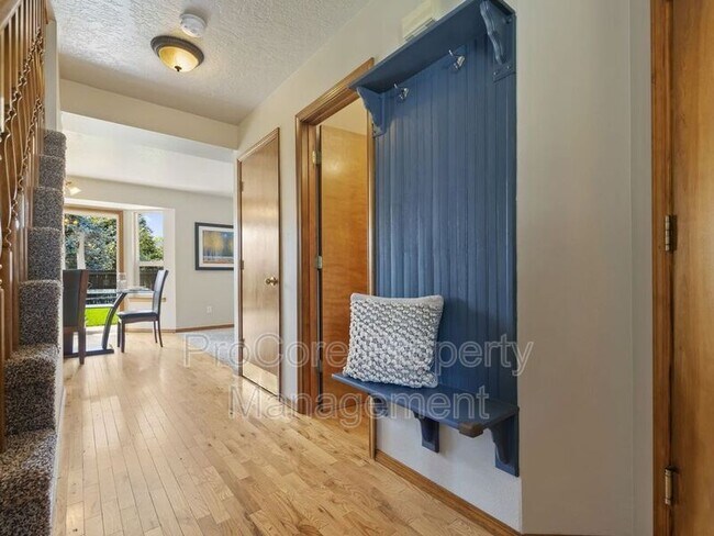 Foto del edificio - 949 E Cougar St