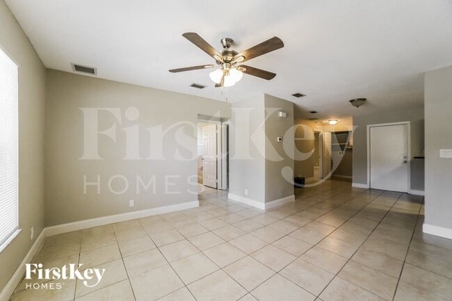 Foto del edificio - 341 NE 34th Ct