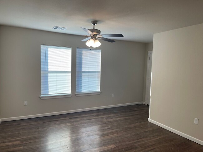 Foto del edificio - 3 Bed 2 Bath 2 Car Garage - Wagoner