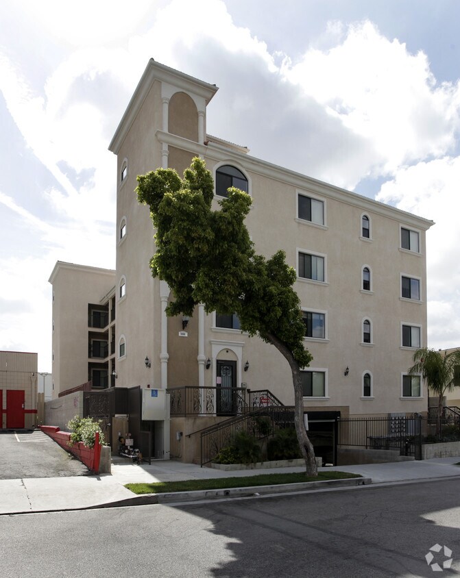 Foto del edificio - 1466 N Tamarind Ave