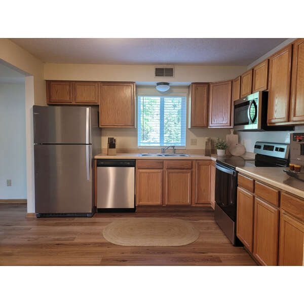 Ash Kitchen - Lakewood Place Apartments