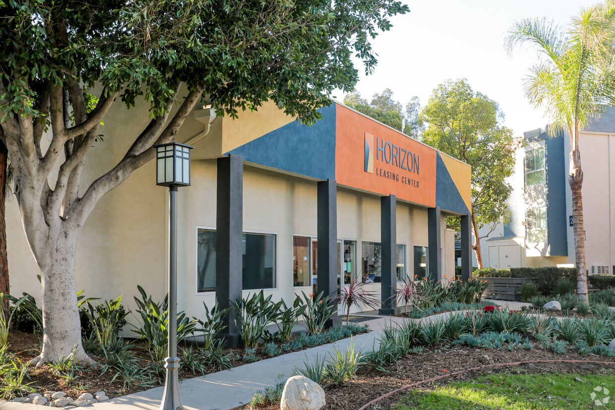 Horizon Apartments 2414 N Tustin Ave Santa Ana, CA