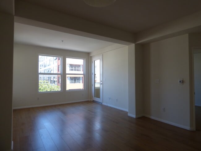 Building Photo - 350 K St